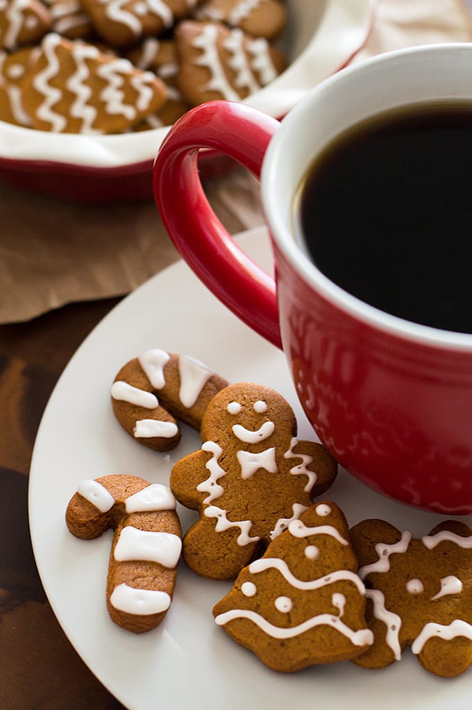 Gingerbread Men Coffee Cup Cookies - The Bearfoot Baker