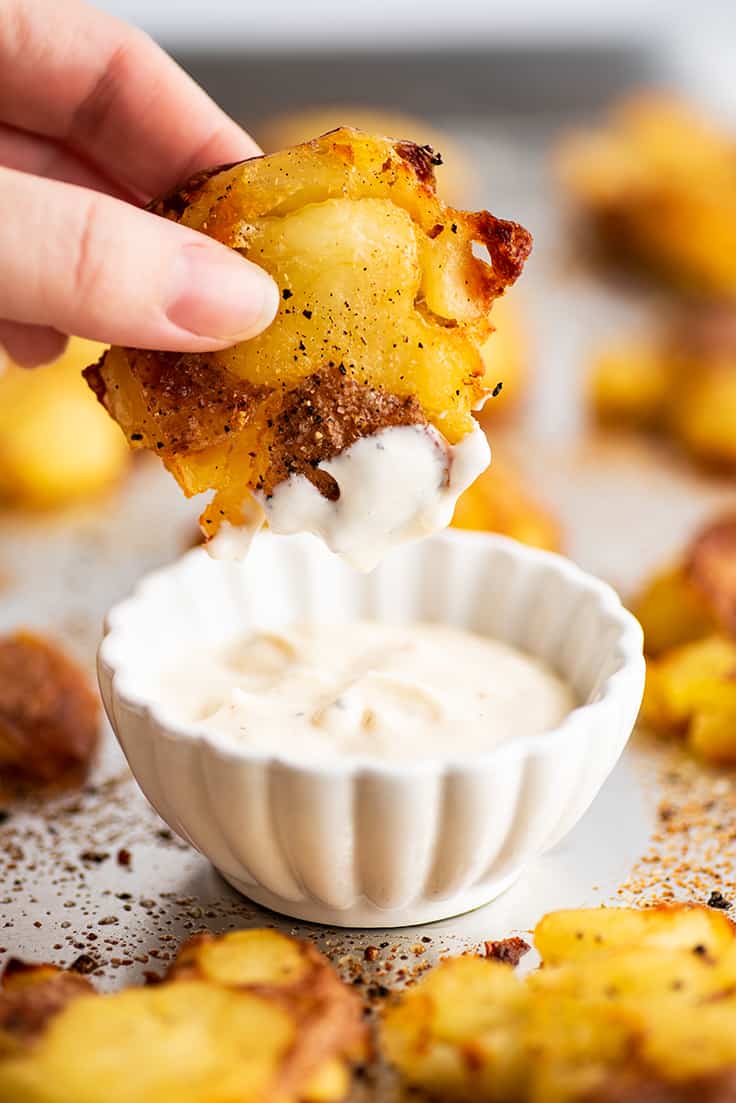 Crispy Oven Roasted Smashed Potatoes - Creme De La Crumb