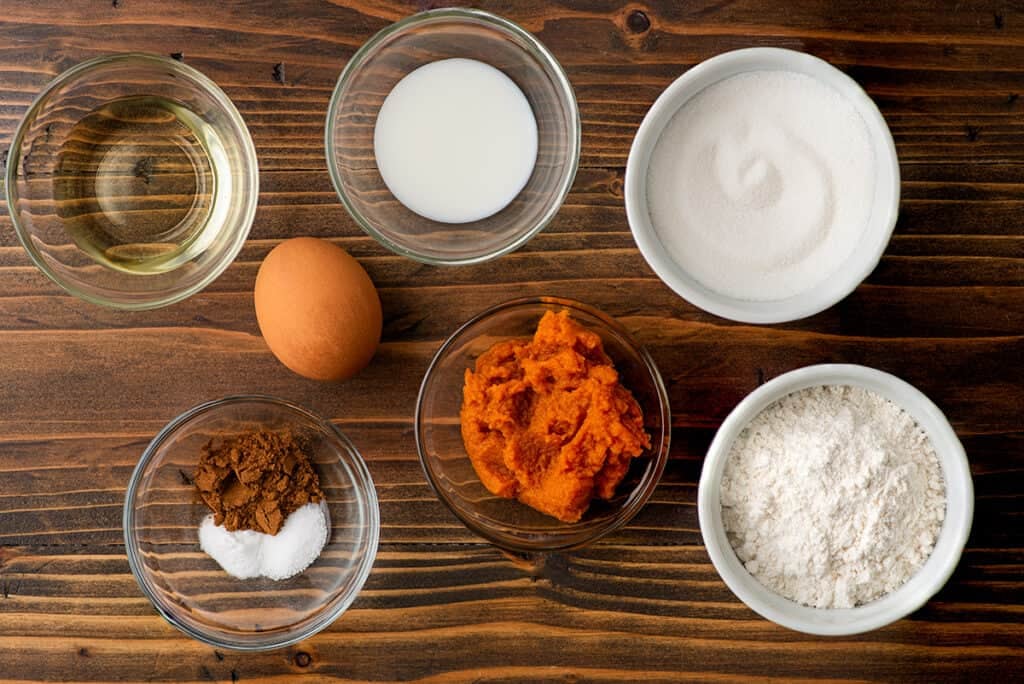 Mini pumpkin bread ingredients.